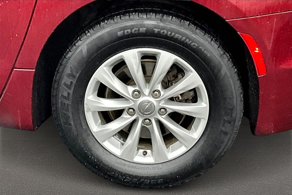 Thumbnail: 2018 Chrysler Pacifica - 36