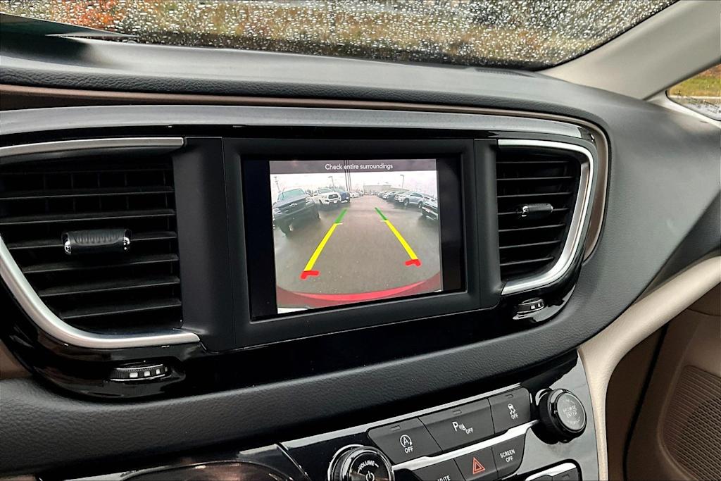 Thumbnail: 2018 Chrysler Pacifica - 27