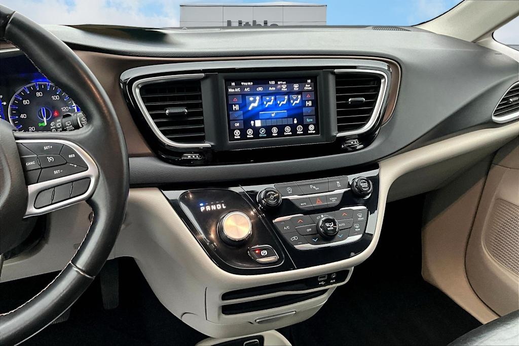 Thumbnail: 2018 Chrysler Pacifica - 14