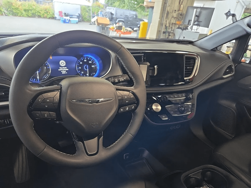 Thumbnail: 2023 Chrysler Pacifica - 2