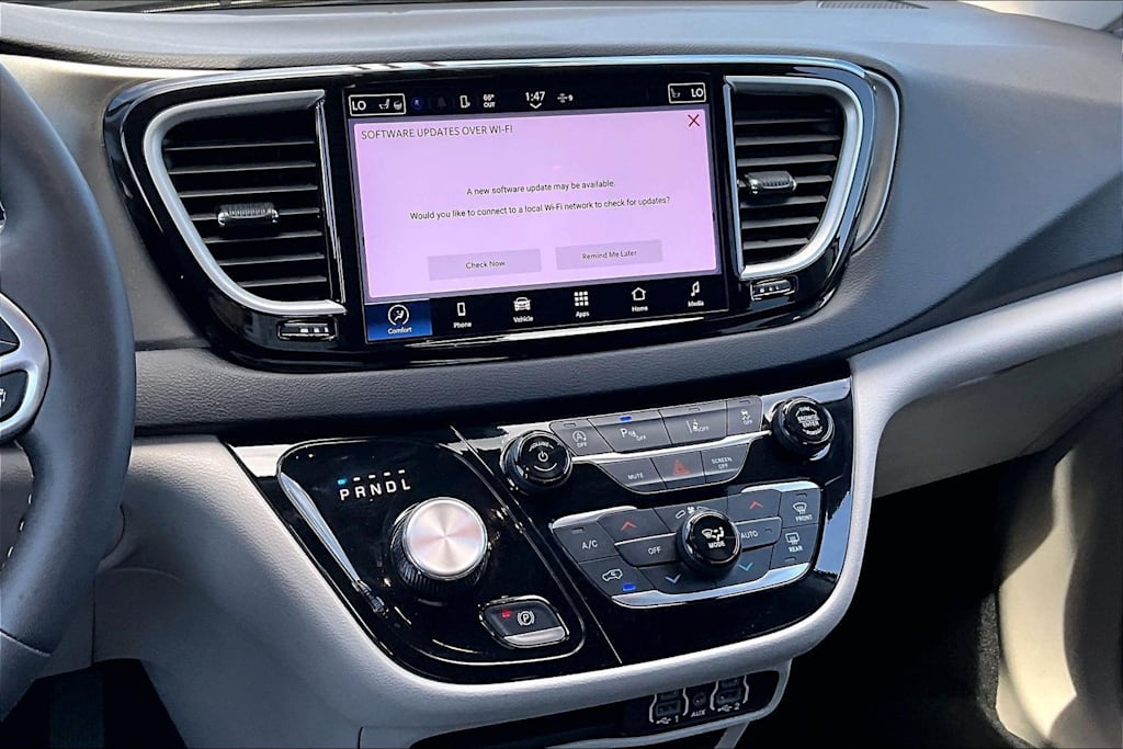 Thumbnail: 2024 Chrysler Pacifica - 16