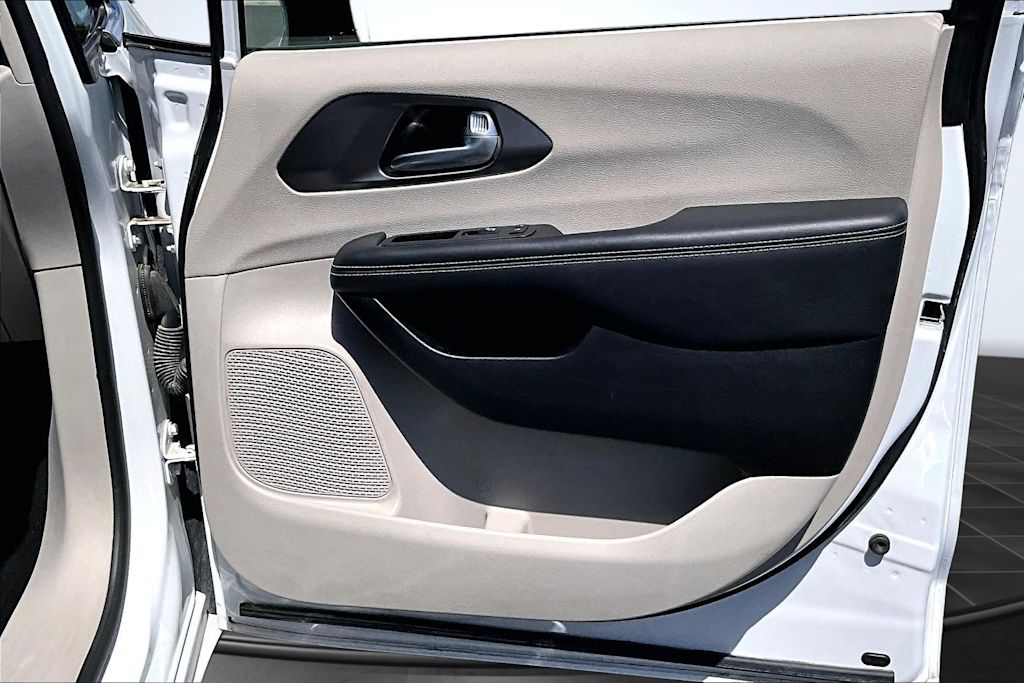 Thumbnail: 2024 Chrysler Pacifica - 29