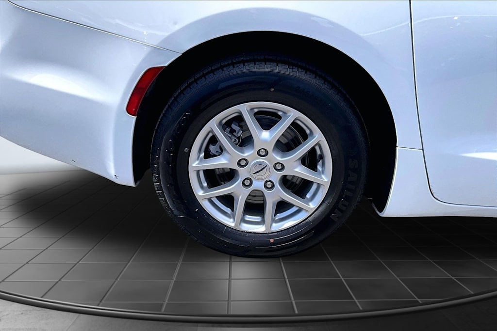 Thumbnail: 2024 Chrysler Pacifica - 35