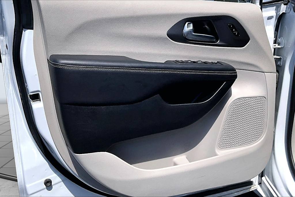 Thumbnail: 2024 Chrysler Pacifica - 28