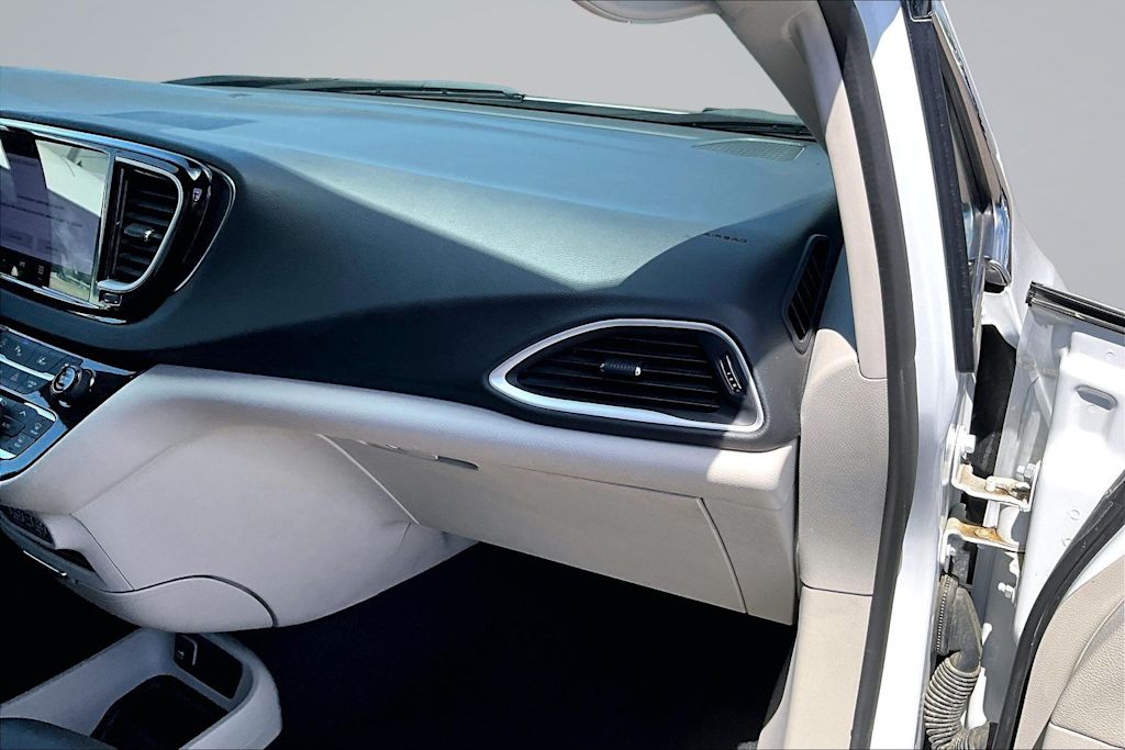 Thumbnail: 2024 Chrysler Pacifica - 24