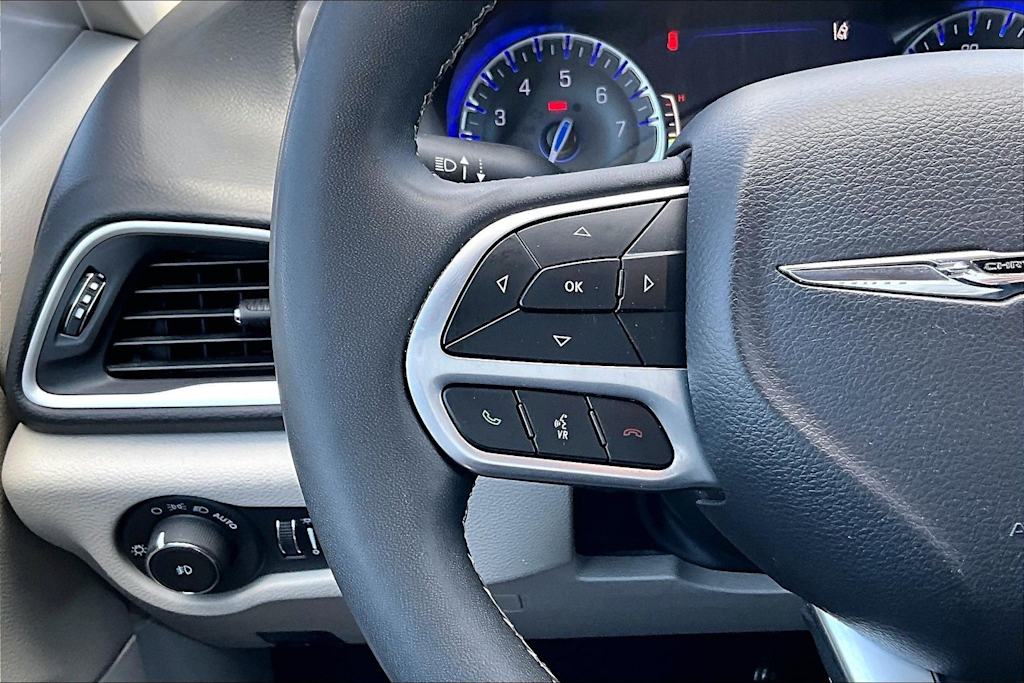 Thumbnail: 2024 Chrysler Pacifica - 25