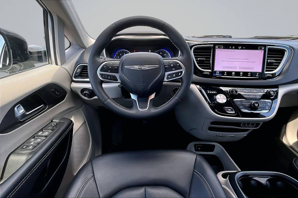 Thumbnail: 2024 Chrysler Pacifica - 14