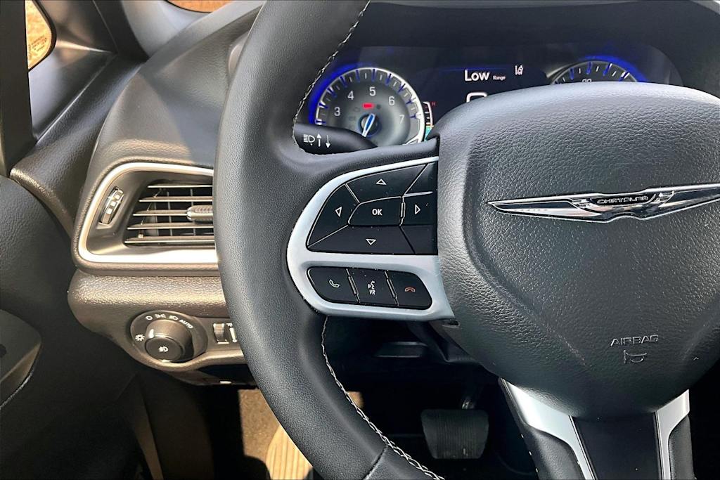 Thumbnail: 2025 Chrysler Pacifica - 25