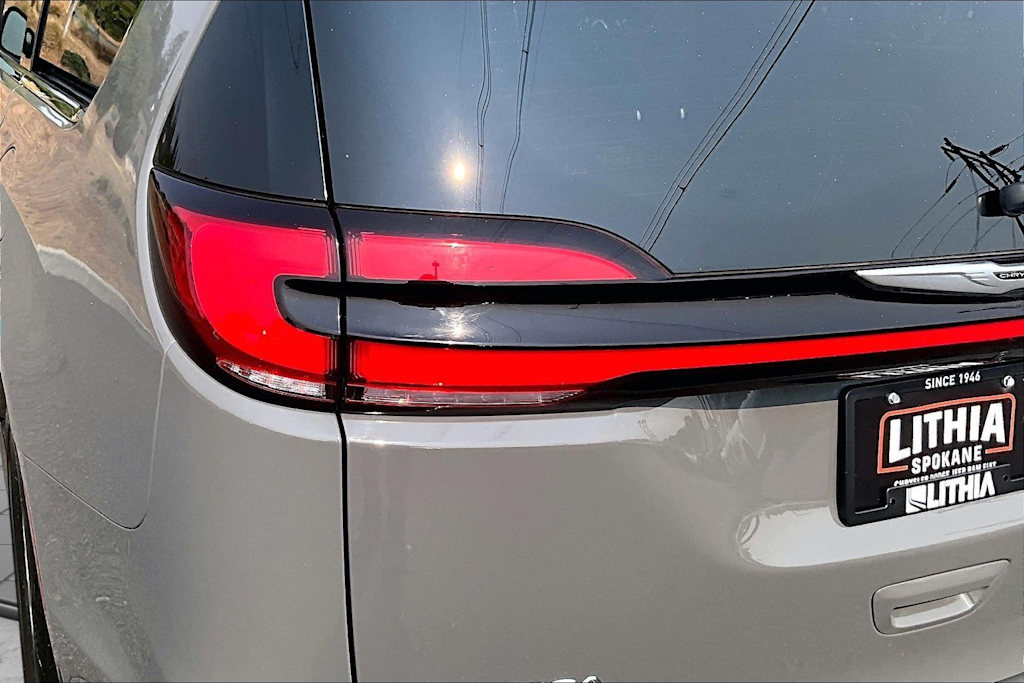 Thumbnail: 2025 Chrysler Pacifica - 32