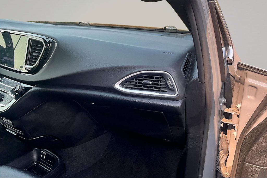 Thumbnail: 2025 Chrysler Pacifica - 24