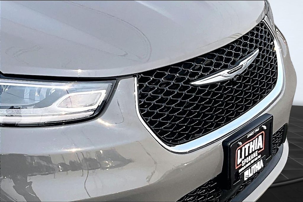 Thumbnail: 2025 Chrysler Pacifica - 33