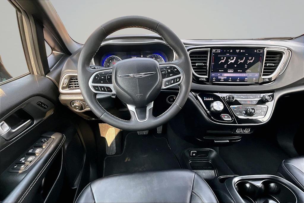 Thumbnail: 2025 Chrysler Pacifica - 14