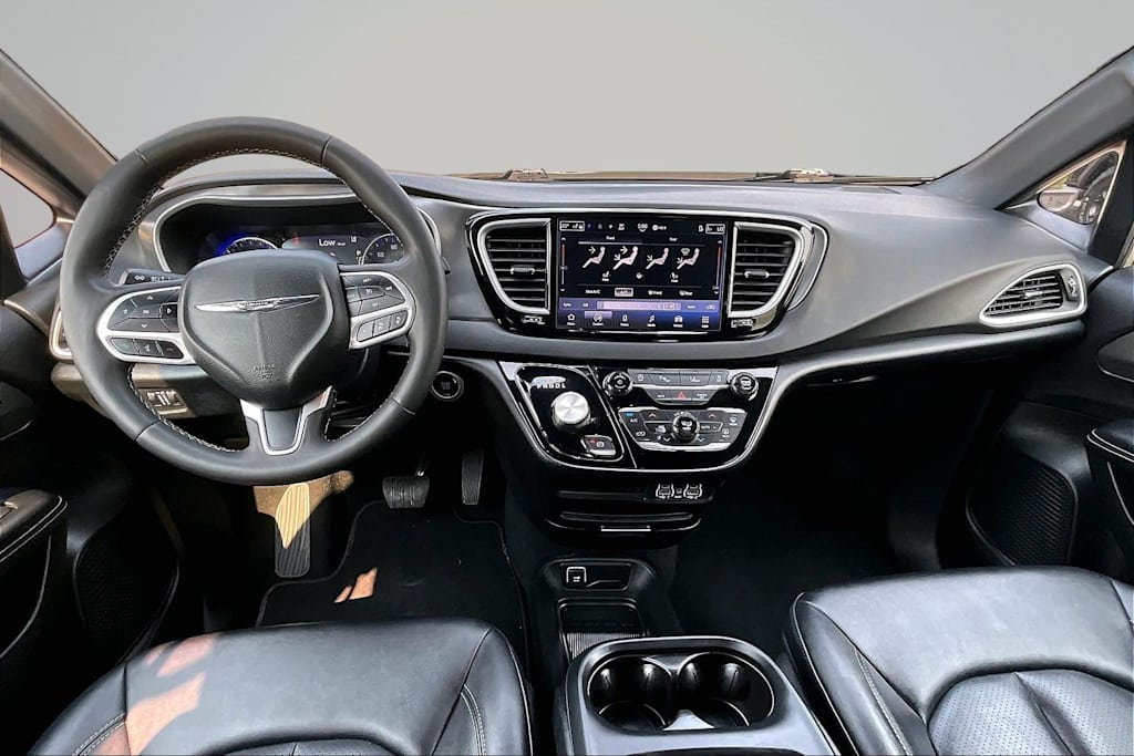 Thumbnail: 2025 Chrysler Pacifica - 10