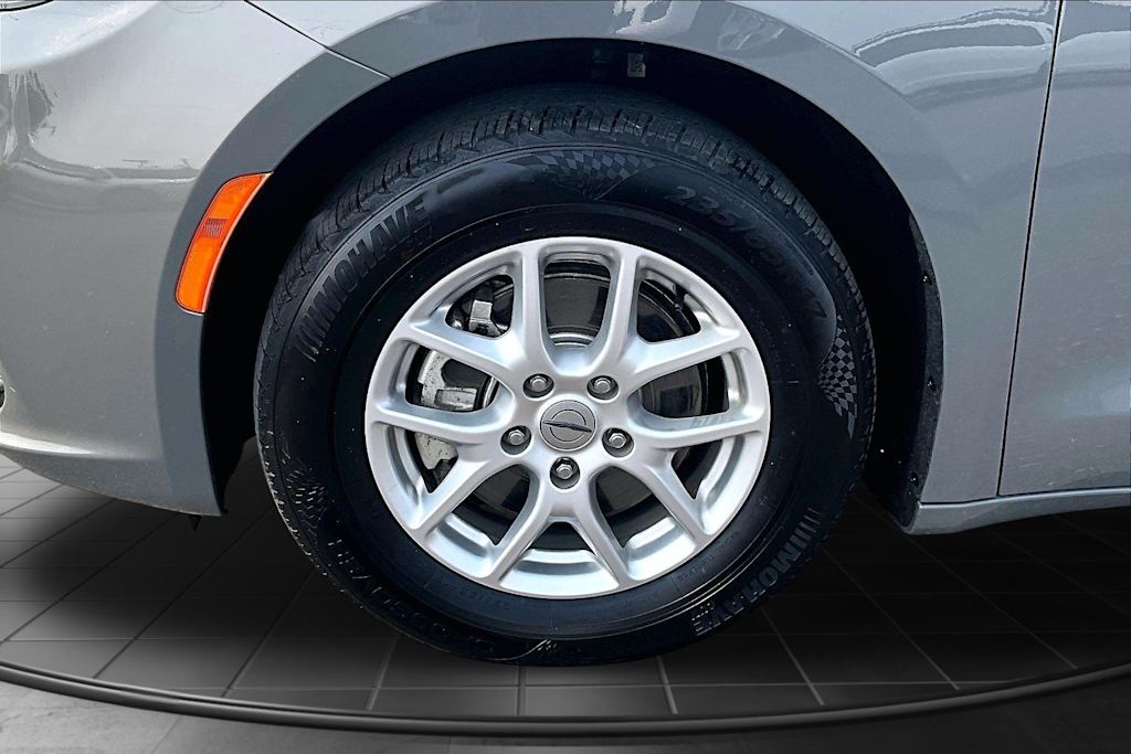 Thumbnail: 2025 Chrysler Pacifica - 8