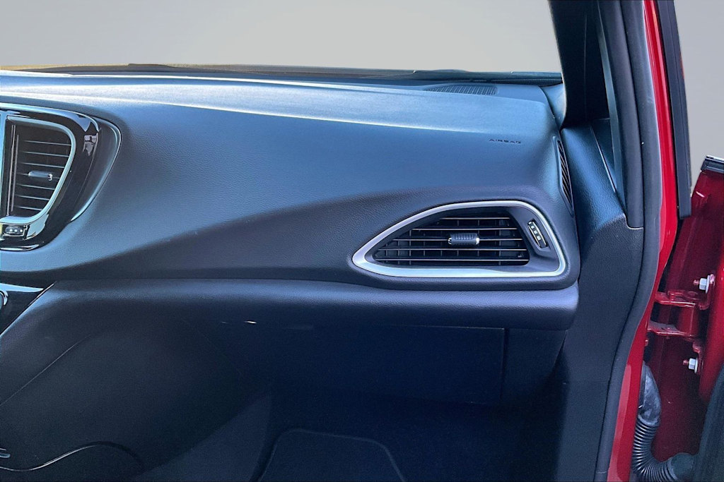 Thumbnail: 2025 Chrysler Pacifica - 25