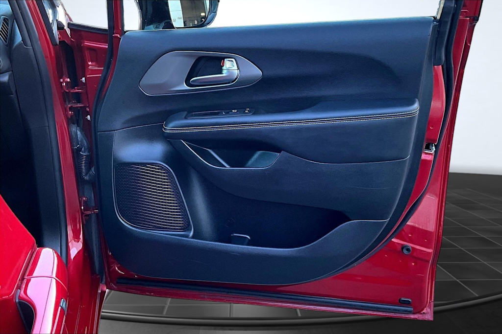 Thumbnail: 2025 Chrysler Pacifica - 29
