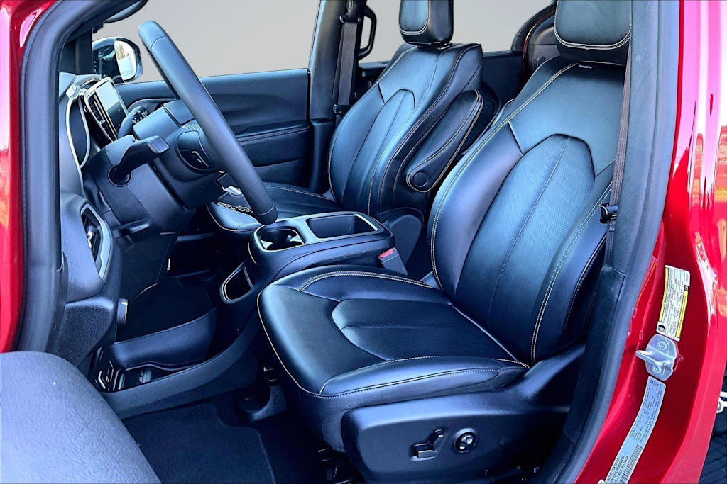 Thumbnail: 2025 Chrysler Pacifica - 11