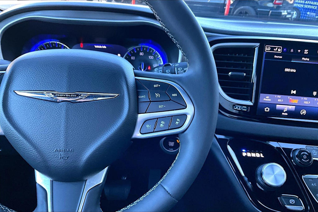 Thumbnail: 2025 Chrysler Pacifica - 26