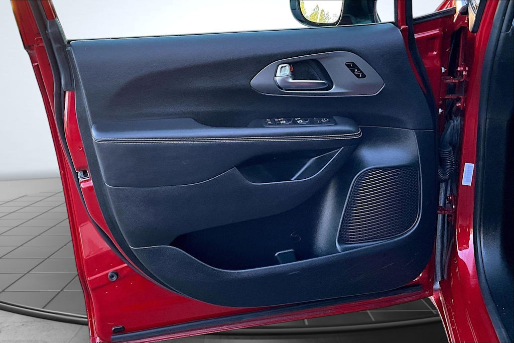 Thumbnail: 2025 Chrysler Pacifica - 28