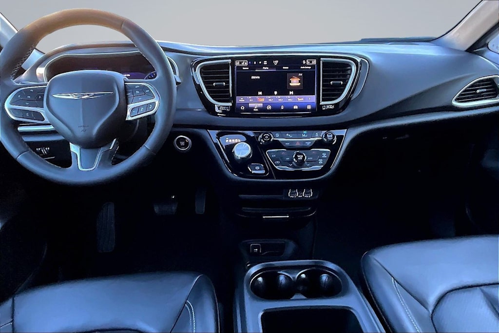 Thumbnail: 2025 Chrysler Pacifica - 10