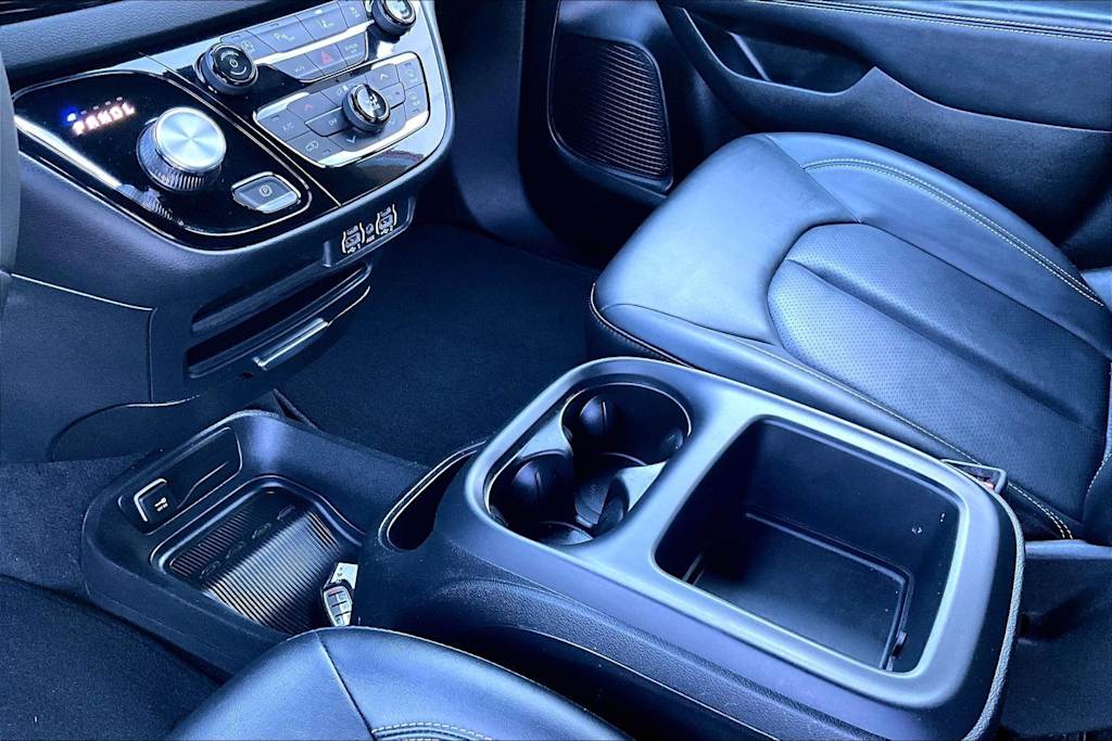 Thumbnail: 2025 Chrysler Pacifica - 17