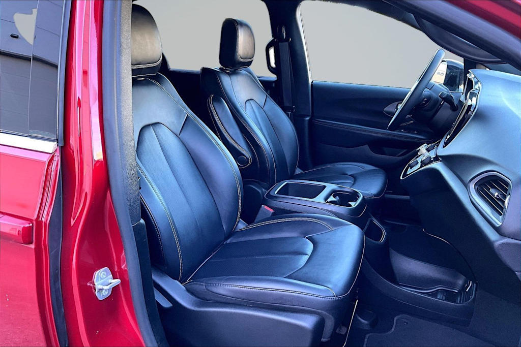 Thumbnail: 2025 Chrysler Pacifica - 12