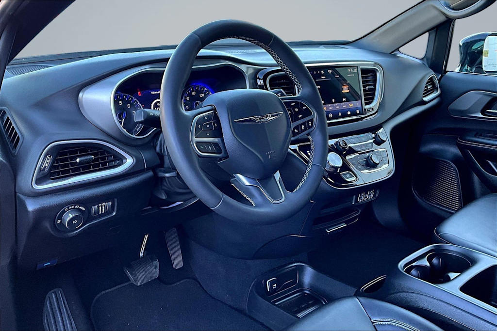 Thumbnail: 2025 Chrysler Pacifica - 2