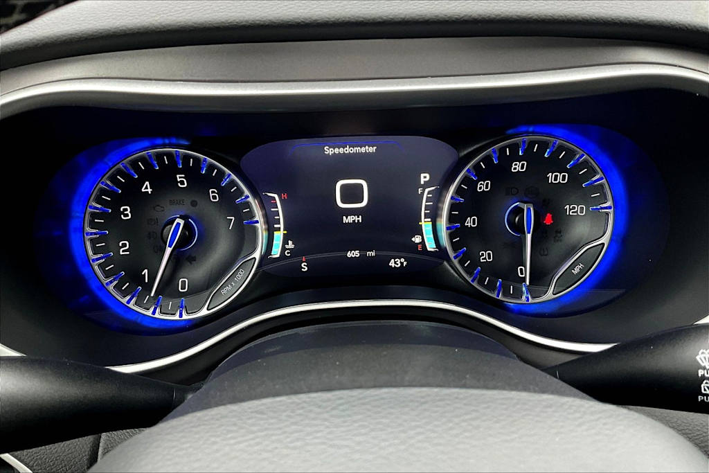 Thumbnail: 2025 Chrysler Voyager - 17