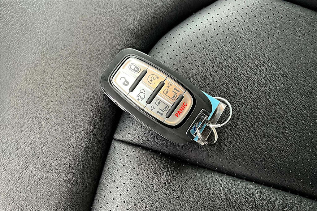 Thumbnail: 2025 Chrysler Voyager - 19