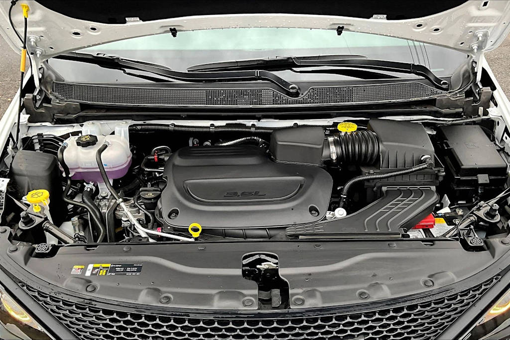 Thumbnail: 2025 Chrysler Voyager - 9