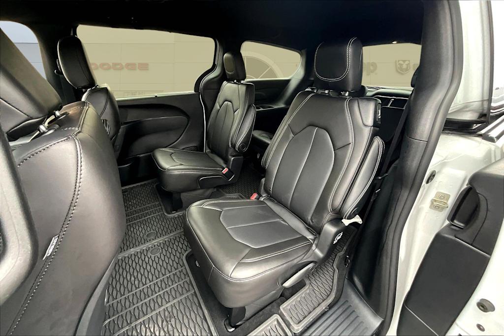 Thumbnail: 2025 Chrysler Voyager - 21