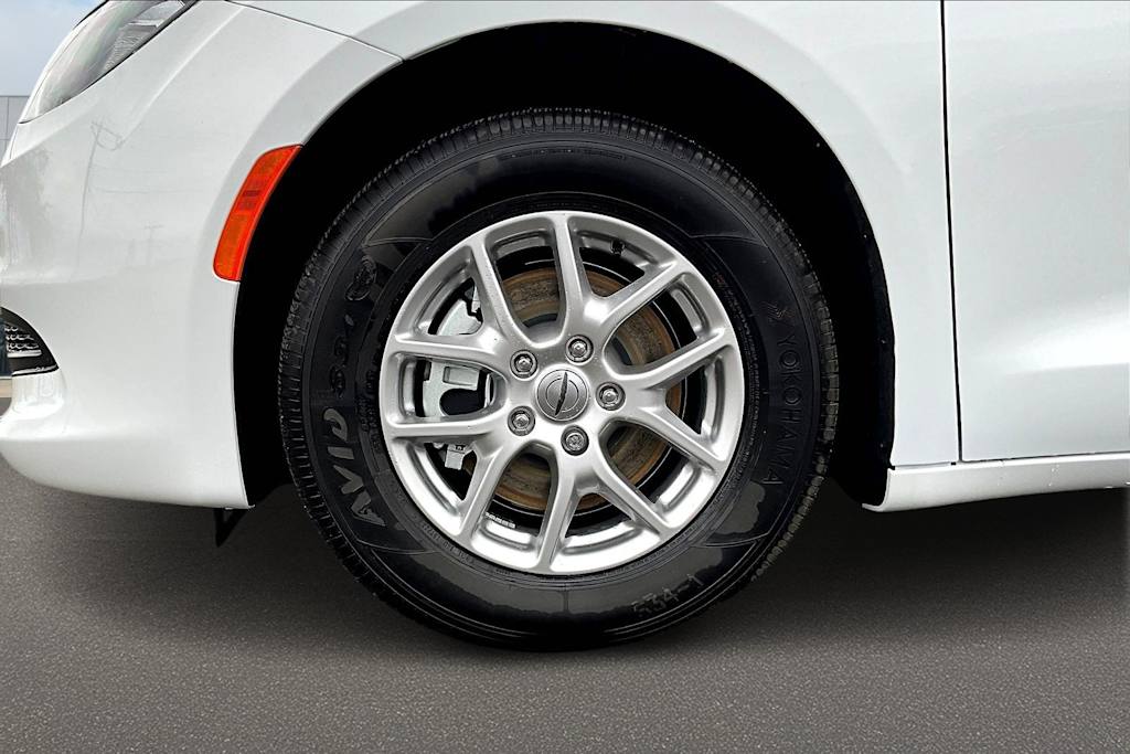 Thumbnail: 2025 Chrysler Voyager - 8