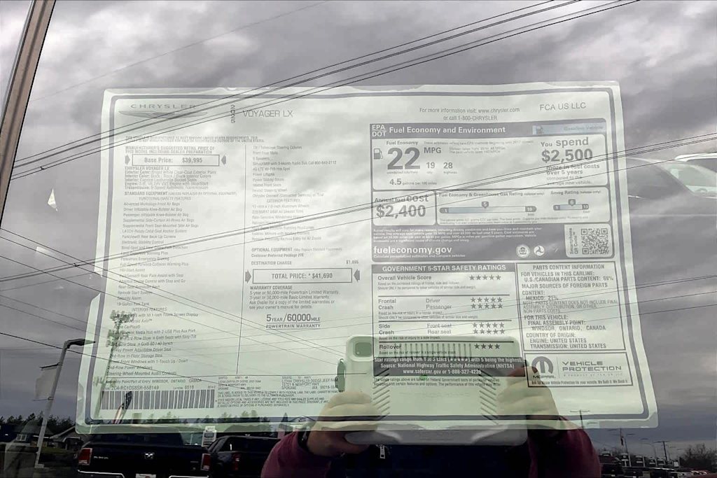 Thumbnail: 2025 Chrysler Voyager - 23