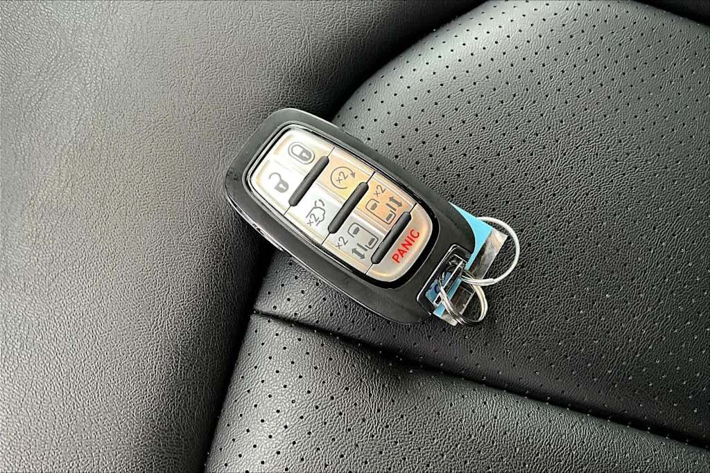 Thumbnail: 2025 Chrysler Voyager - 19