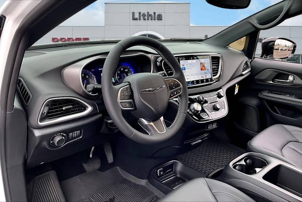 Thumbnail: 2025 Chrysler Voyager - 2