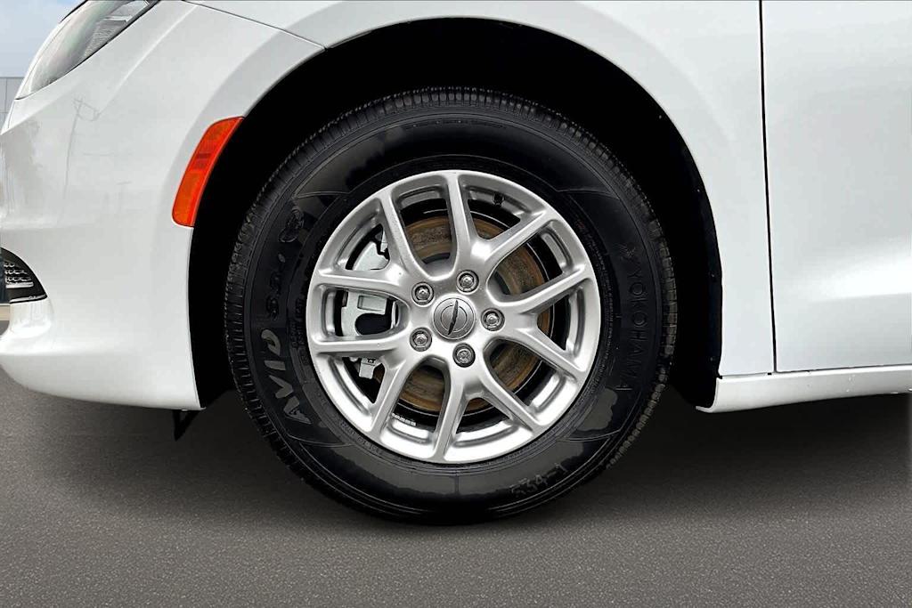 Thumbnail: 2025 Chrysler Voyager - 8