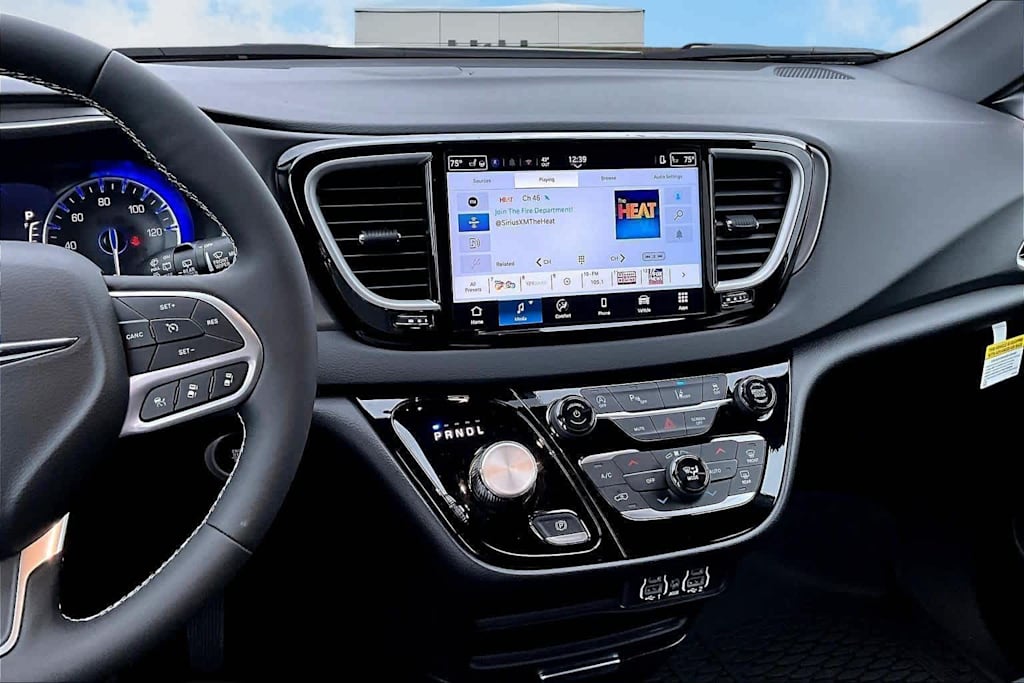 Thumbnail: 2025 Chrysler Voyager - 15