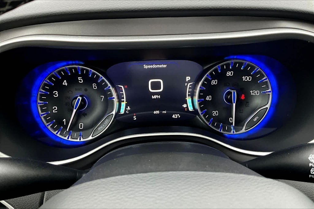 Thumbnail: 2025 Chrysler Voyager - 17