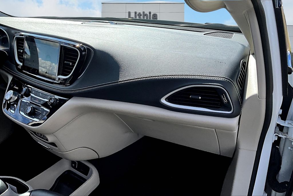 Thumbnail: 2023 Chrysler Pacifica - 21