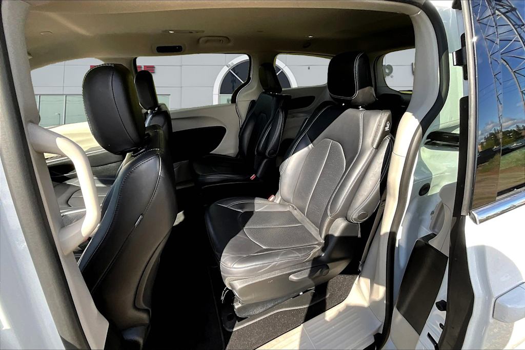 Thumbnail: 2023 Chrysler Pacifica - 12