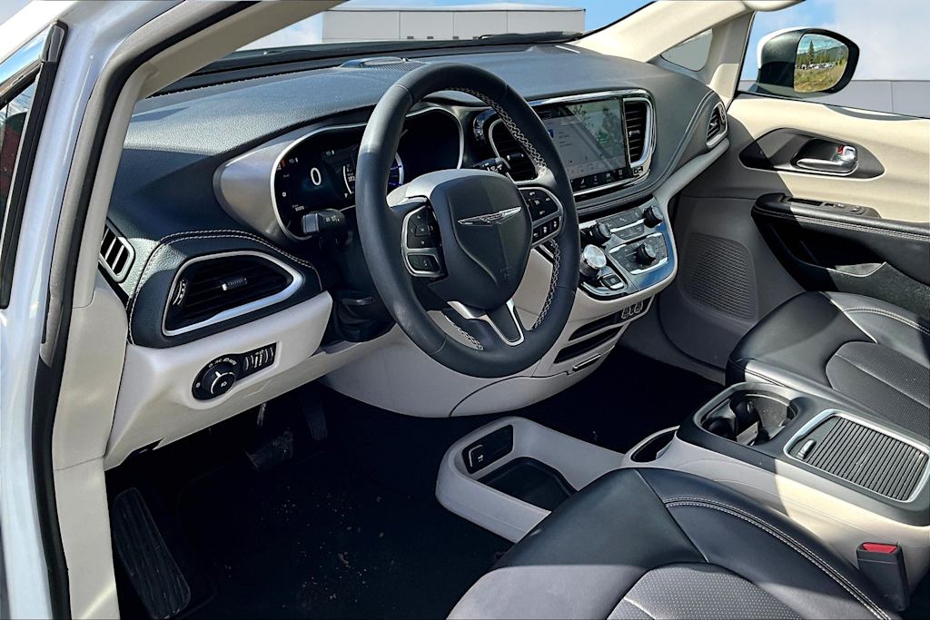 Thumbnail: 2023 Chrysler Pacifica - 2