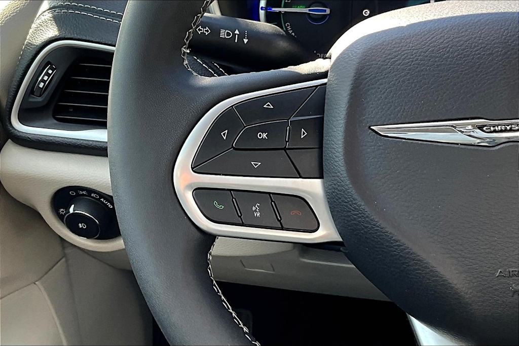 Thumbnail: 2023 Chrysler Pacifica - 22