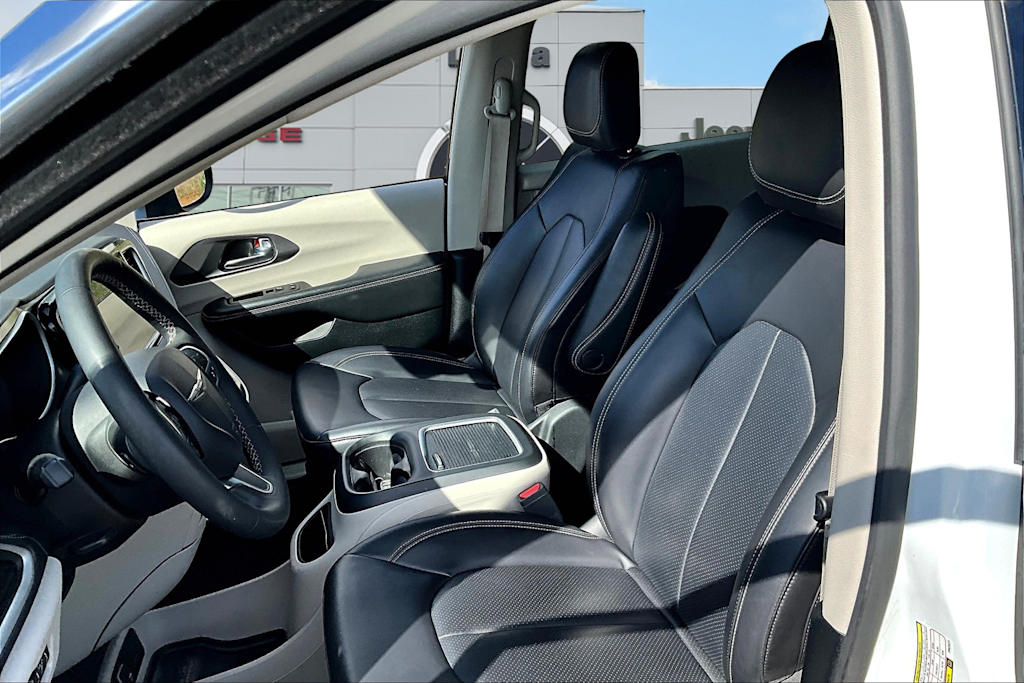 Thumbnail: 2023 Chrysler Pacifica - 10