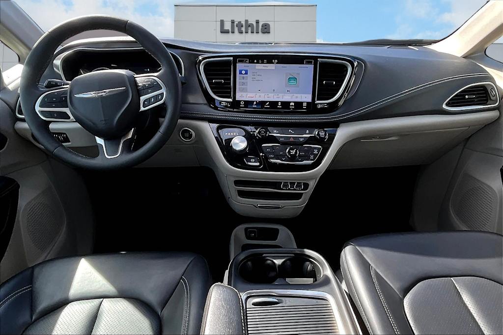 Thumbnail: 2023 Chrysler Pacifica - 9