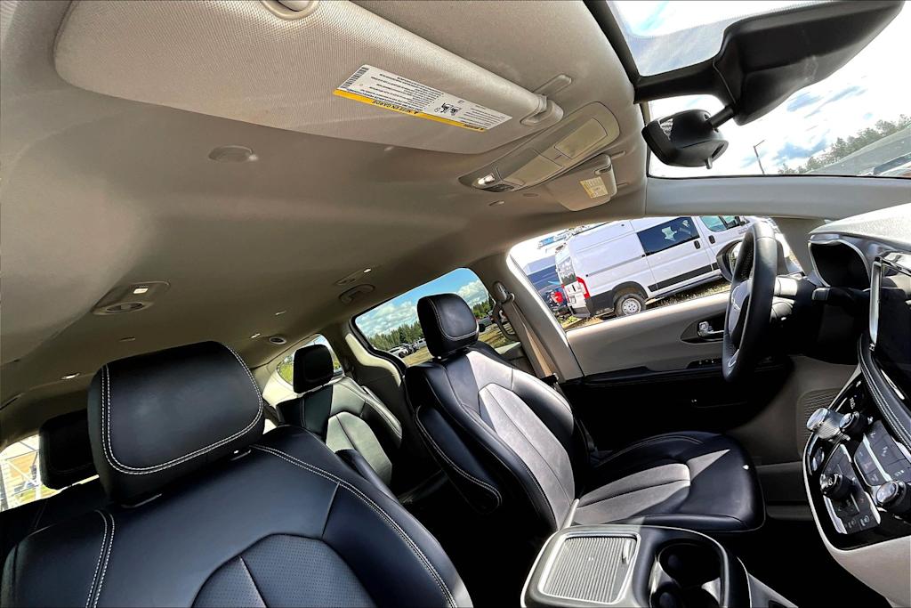 Thumbnail: 2023 Chrysler Pacifica - 11