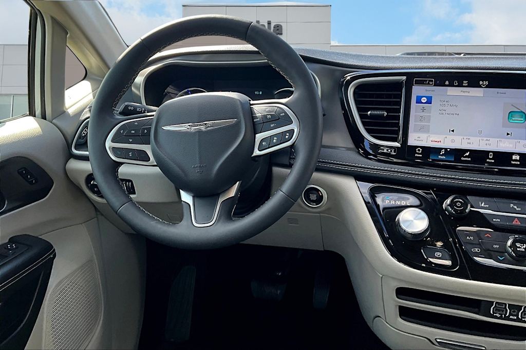 Thumbnail: 2023 Chrysler Pacifica - 13