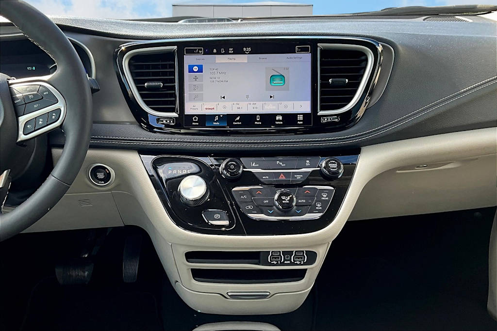 Thumbnail: 2023 Chrysler Pacifica - 14