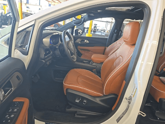 Thumbnail: 2025 Chrysler Pacifica - 5