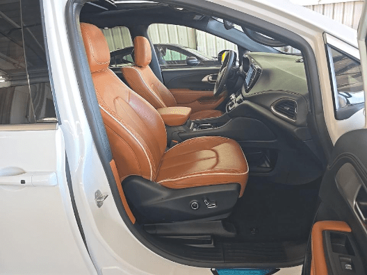 Thumbnail: 2025 Chrysler Pacifica - 6