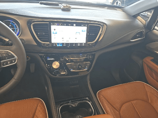 Thumbnail: 2025 Chrysler Pacifica - 2